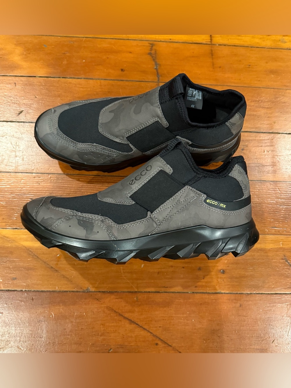 Ecco Men's Slip-On Sneakers in Gray and Black size 8-8.5